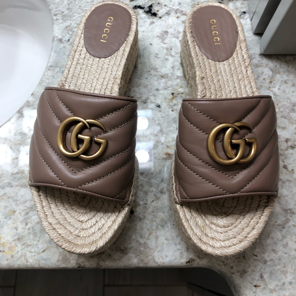 Gucci espadrille sandals size 38.5. Beige excellent condition.